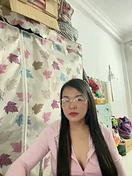 Strawberry-wet online show from 03-11-26, 05:23