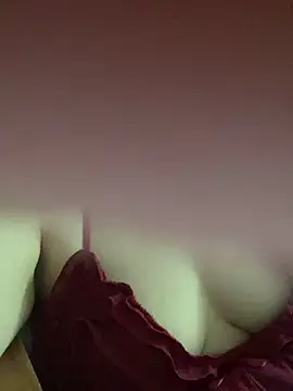 Strawberry-wet online show from 04-21-26, 03:57