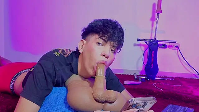 max femboy online show from 05-28-26, 10:04