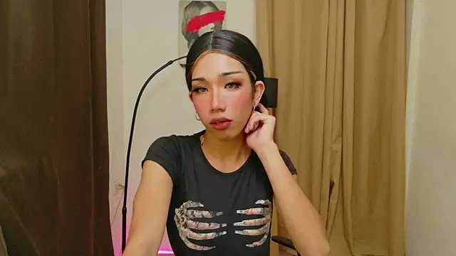 Snapshot of Queenoflustx chatting on 05-13-26, 01:51 Queenoflustx online show from 05-13-26, 01:51