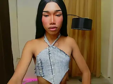 Snapshot of Queenoflustx chatting on 05-06-26, 01:04 Queenoflustx online show from 05-06-26, 01:04