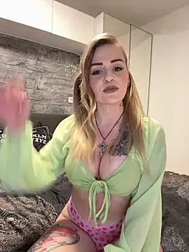 Snapshot of Kedi_Kiss chatting on 02-10-26, 03:11 Kedi Kiss online show from 02-10-26, 03:11