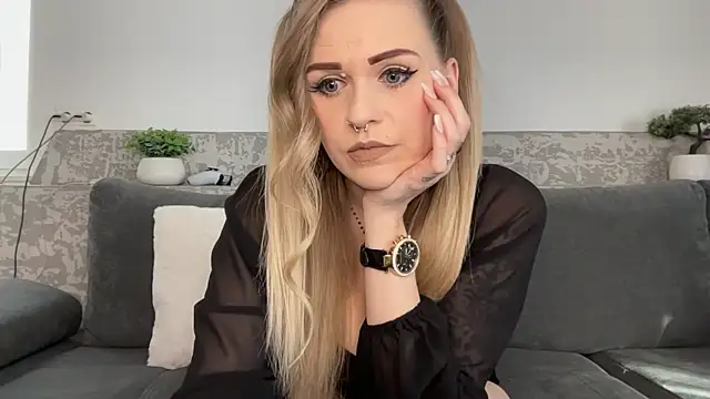 Snapshot of Kedi_Kiss chatting on 02-18-26, 02:24 Kedi Kiss online show from 02-18-26, 02:24