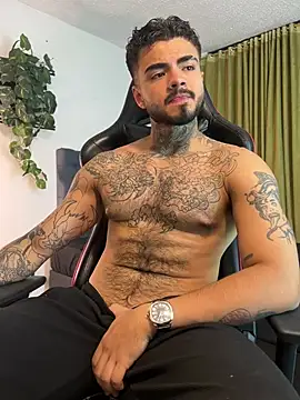 Snapshot of Benjii_Carter1 chatting on 06-26-26, 01:00 Benjii Carter1 online show from 06-26-26, 01:00