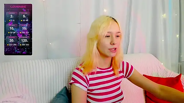 Snapshot of EmilyTrase chatting on 03-02-26, 01:28 EmilyTrase online show from 03-02-26, 01:28