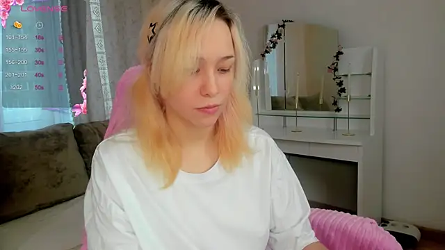 EmilyTrase online show from 05-06-26, 01:09