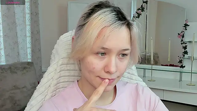 EmilyTrase online show from 04-28-26, 01:15