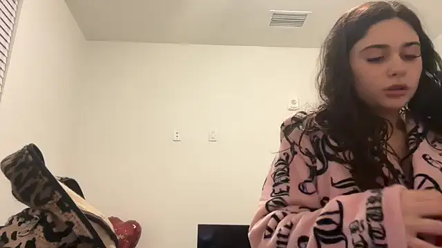 Snapshot of itskayleecakes chatting on 02-24-26, 05:30 itskayleecakes online show from 02-24-26, 05:30