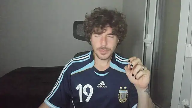 Snapshot of joaquin420_hot chatting on 02-15-26, 10:41 joaquin420 hot online show from 02-15-26, 10:41