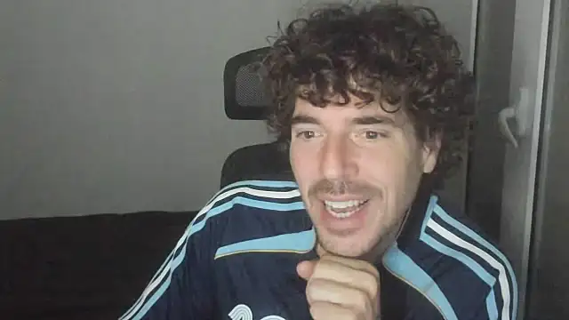 Snapshot of joaquin420_hot chatting on 02-12-26, 04:23 joaquin420 hot online show from 02-12-26, 04:23