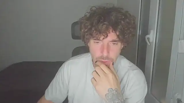 Snapshot of joaquin420_hot chatting on 02-14-26, 11:05 joaquin420 hot online show from 02-14-26, 11:05