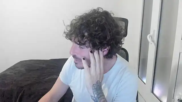 Snapshot of joaquin420_hot chatting on 02-24-26, 05:25 joaquin420 hot online show from 02-24-26, 05:25