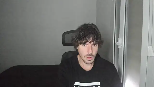 Snapshot of joaquin420_hot chatting on 02-17-26, 03:31 joaquin420 hot online show from 02-17-26, 03:31