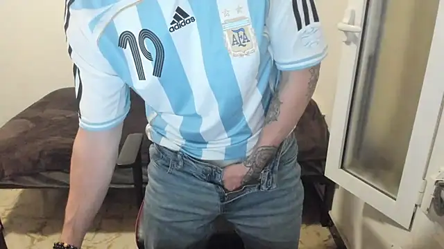 Snapshot of joaquin420_hot chatting on 02-21-26, 10:12 joaquin420 hot online show from 02-21-26, 10:12