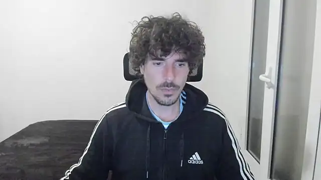 Snapshot of joaquin420_hot chatting on 02-22-26, 08:43 joaquin420 hot online show from 02-22-26, 08:43