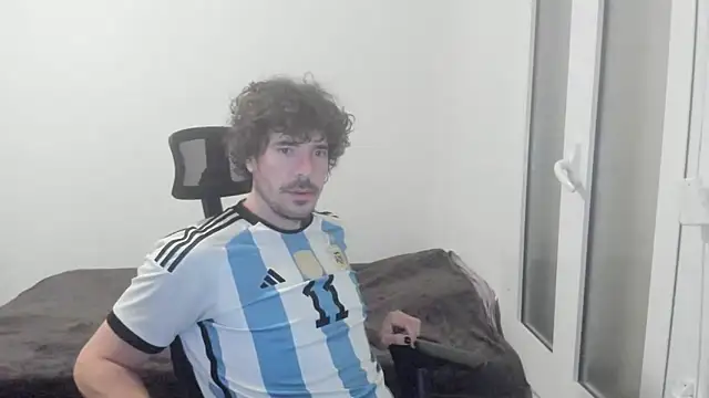 Snapshot of joaquin420_hot chatting on 02-20-26, 05:37 joaquin420 hot online show from 02-20-26, 05:37