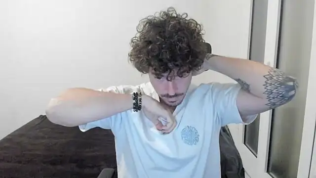 Snapshot of joaquin420_hot chatting on 02-24-26, 05:19 joaquin420 hot online show from 02-24-26, 05:19