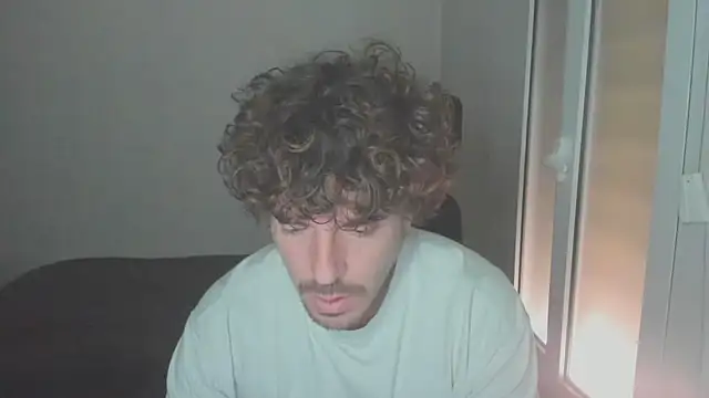 Snapshot of joaquin420_hot chatting on 02-15-26, 10:25 joaquin420 hot online show from 02-15-26, 10:25