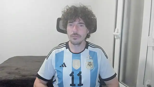 Snapshot of joaquin420_hot chatting on 02-20-26, 06:26 joaquin420 hot online show from 02-20-26, 06:26