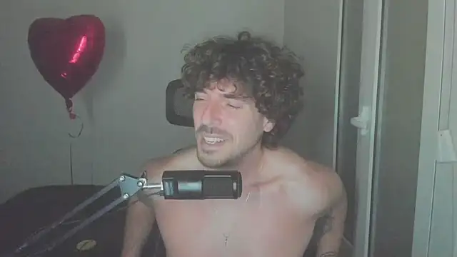 Snapshot of joaquin420_hot chatting on 02-13-26, 10:43 joaquin420 hot online show from 02-13-26, 10:43