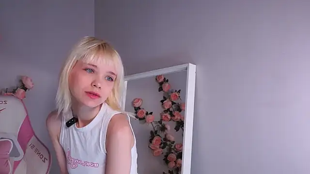 Snapshot of wow_angel chatting on 07-15-26, 05:58 wow angel online show from 07-15-26, 05:58