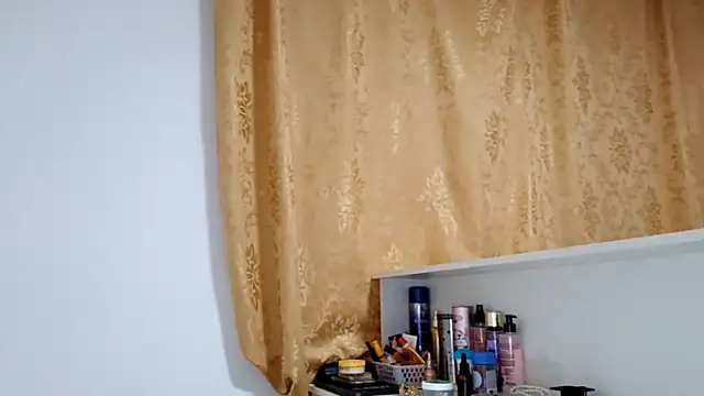 Snapshot of EsterSantopietro chatting on 02-25-26, 10:09 EsterSantopietro online show from 02-25-26, 10:09