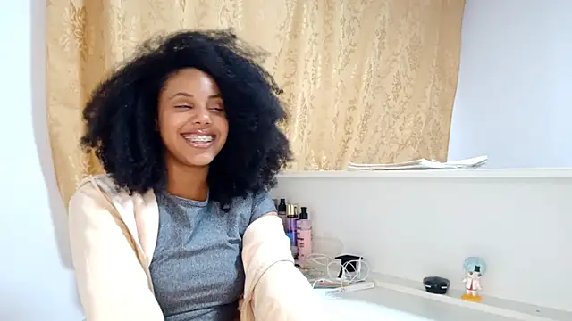 Snapshot of EsterSantopietro chatting on 02-23-26, 11:05 EsterSantopietro online show from 02-23-26, 11:05