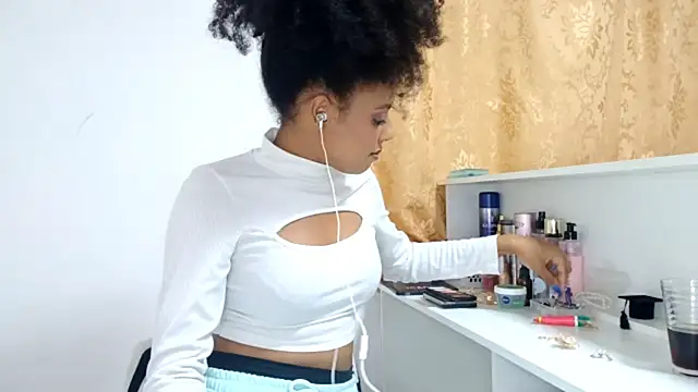 Snapshot of EsterSantopietro chatting on 02-26-26, 10:10 EsterSantopietro online show from 02-26-26, 10:10