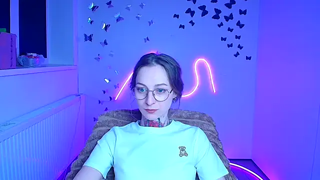 Esmi Winter online show from 03-22-26, 06:42