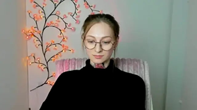 Esmi Winter online show from 04-07-26, 06:54