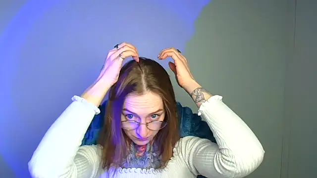 Snapshot of Esmi_Winter chatting on 02-24-26, 06:25 Esmi Winter online show from 02-24-26, 06:25