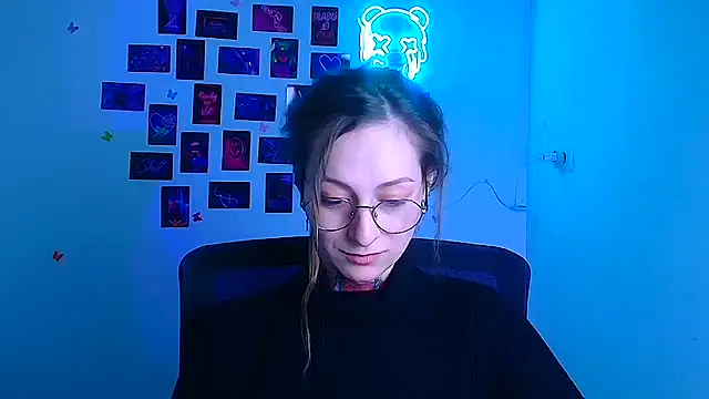 Esmi Winter online show from 03-13-26, 06:18