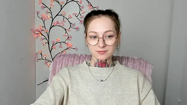 Esmi Winter online show from 04-19-26, 11:33
