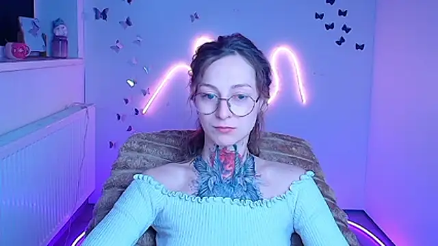 Esmi Winter online show from 03-25-26, 06:29