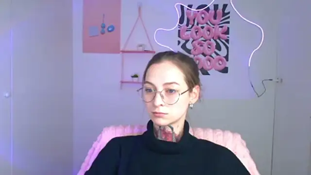 Snapshot of Esmi_Winter chatting on 02-25-26, 06:13 Esmi Winter online show from 02-25-26, 06:13