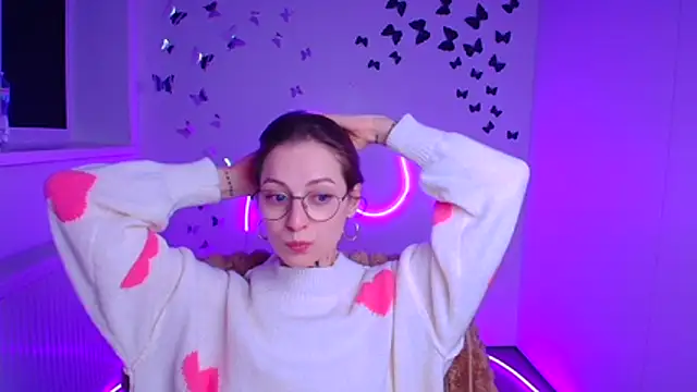 Snapshot of Esmi_Winter chatting on 02-19-26, 06:32 Esmi Winter online show from 02-19-26, 06:32