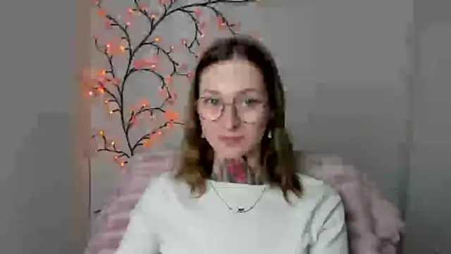 Esmi Winter online show from 04-14-26, 05:29