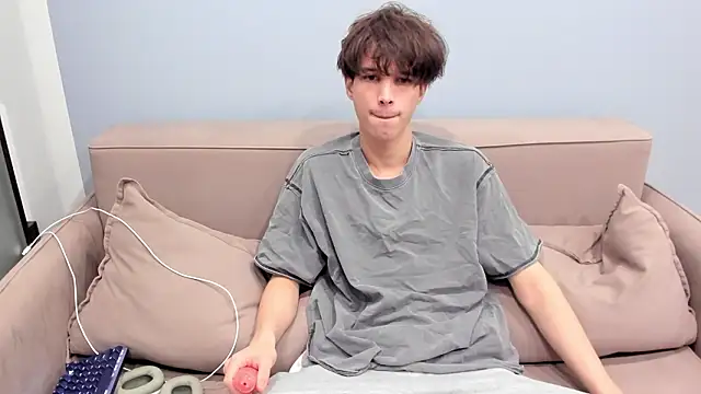 Snapshot of Ur_NextDoor_Boy chatting on 02-18-26, 08:27 Ur NextDoor Boy online show from 02-18-26, 08:27