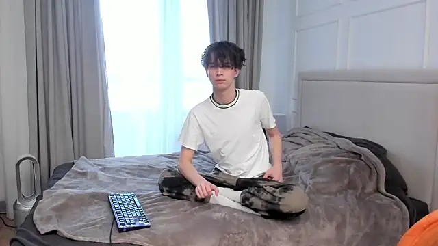 Snapshot of Ur_NextDoor_Boy chatting on 03-02-26, 07:15 Ur NextDoor Boy online show from 03-02-26, 07:15