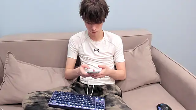 Snapshot of Ur_NextDoor_Boy chatting on 02-26-26, 05:18 Ur NextDoor Boy online show from 02-26-26, 05:18