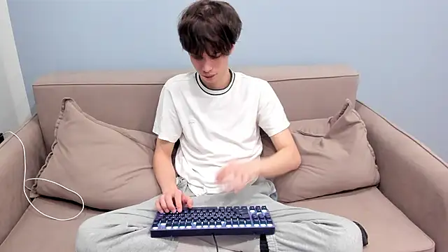 Snapshot of Ur_NextDoor_Boy chatting on 02-28-26, 07:35 Ur NextDoor Boy online show from 02-28-26, 07:35