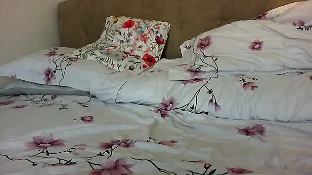 Snapshot of elyseblue chatting on 04-05-26, 04:13 elyseblue online show from 04-05-26, 04:13