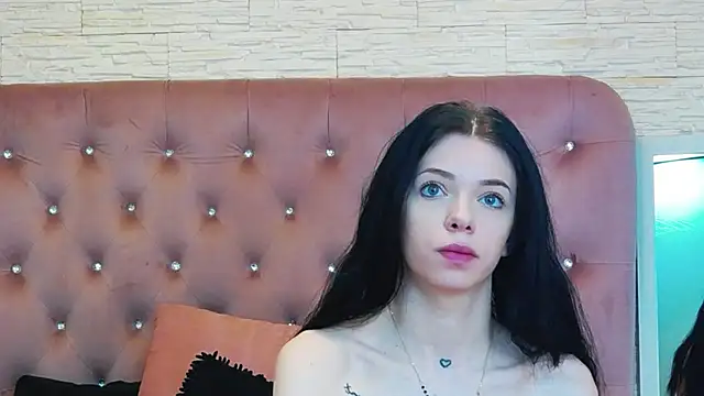 PeachyElla26 online show from 02-23-26, 08:37