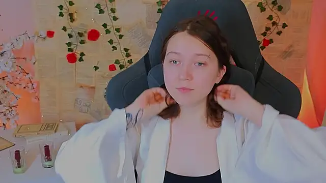 Snapshot of MmollyMay chatting on 02-14-26, 10:26 MmollyMay online show from 02-14-26, 10:26