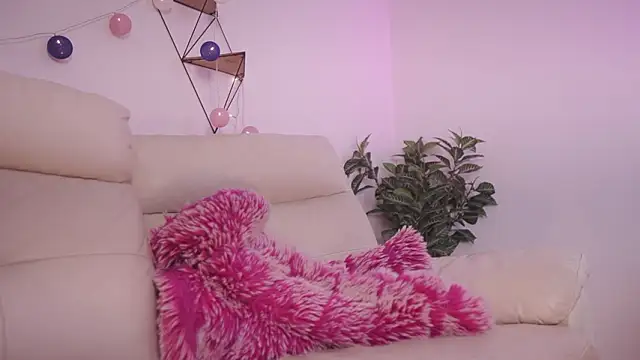 Shopie Colucci online show from 03-10-26, 08:46