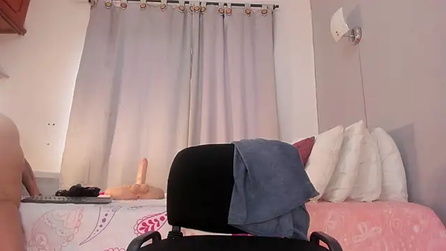 Snapshot of Britanny_W chatting on 06-10-26, 07:37 Britanny W online show from 06-10-26, 07:37