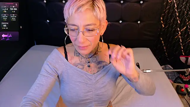Everlyn sexx online show from 03-19-26, 12:27