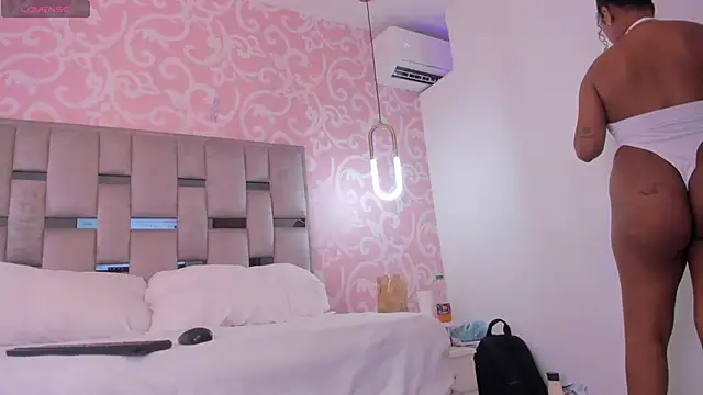 Snapshot of SamanthaGrace1 chatting on 02-13-26, 05:29 SamanthaGrace1 online show from 02-13-26, 05:29