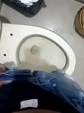 Snapshot of fercheyy chatting on 02-25-26, 04:18 fercheyy online show from 02-25-26, 04:18