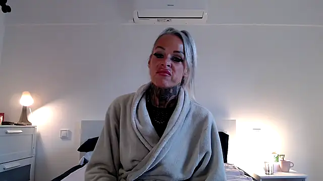 Sophie-Logan-Ink online show from 04-13-26, 04:44